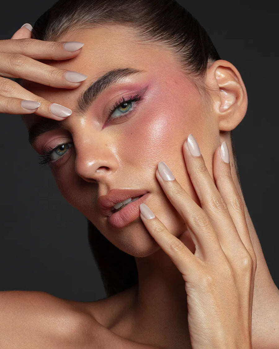 GLAMOROUS GLOW