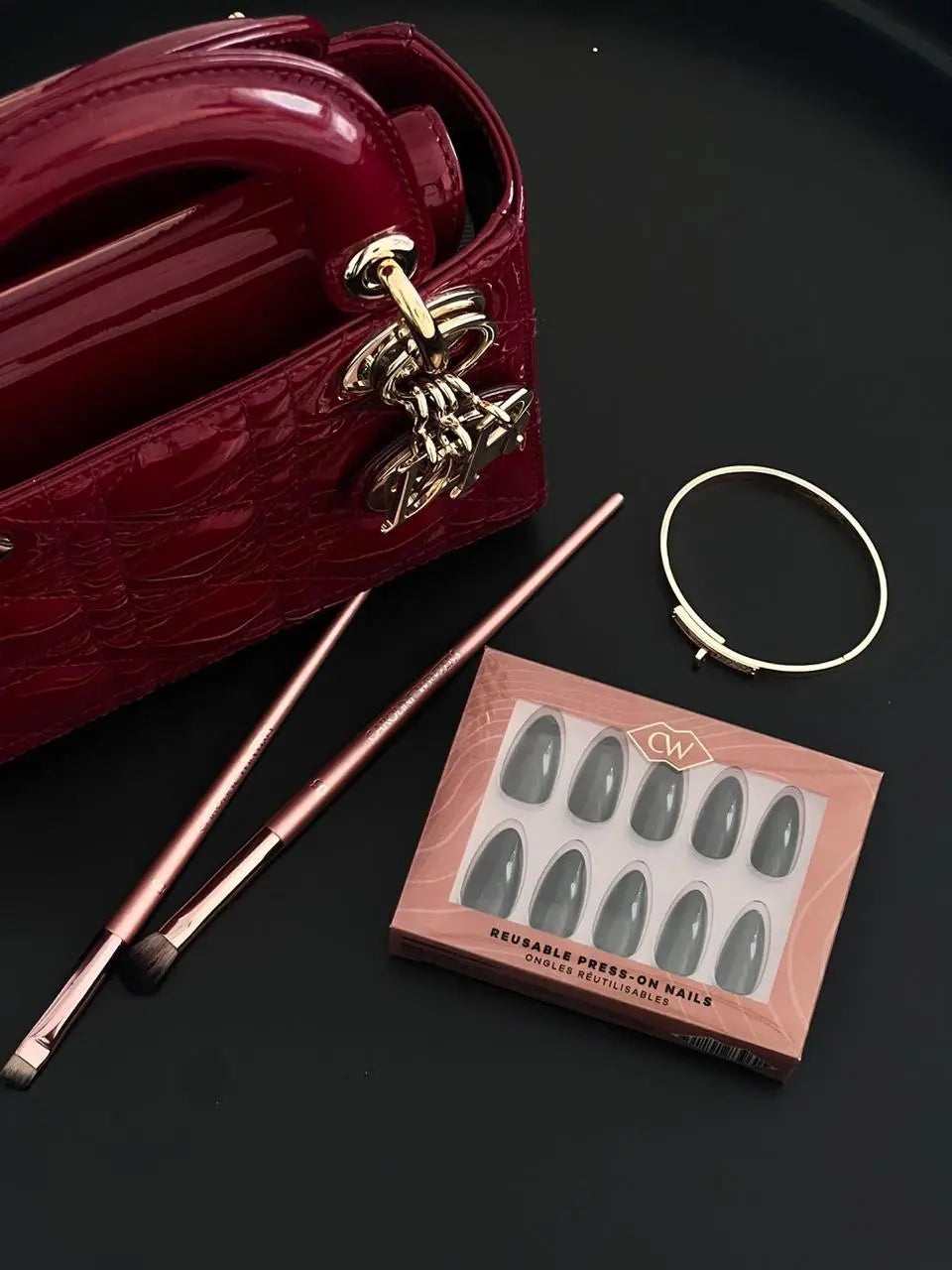 Press on nails
